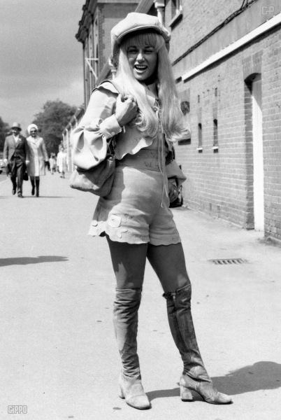 over knee boots glamour 70s